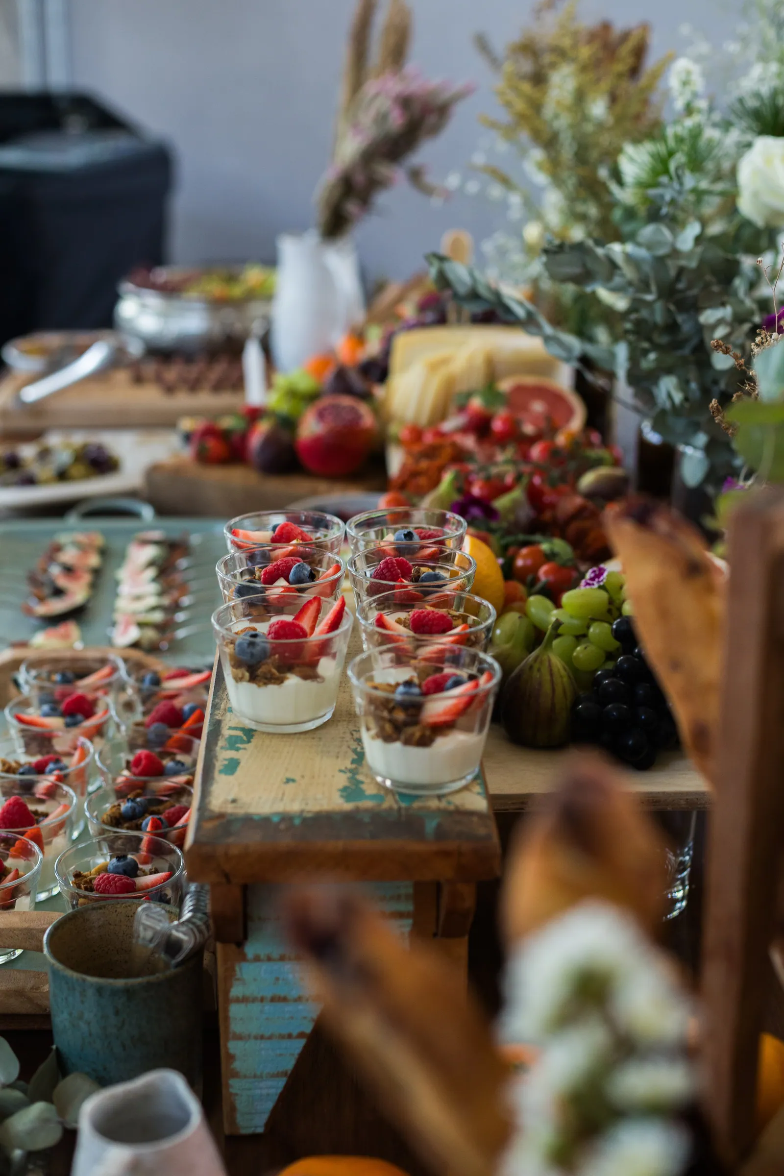 Detalhe do salão de festa do casamento, decorado para receber os convidados