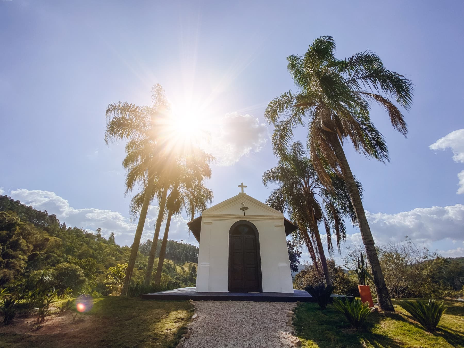 Casamento na Fazenda Cósmica em Amparo, com a paisagem da Mantiqueira ao fundo